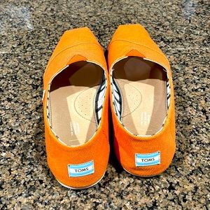 Tom’s men’s 12 orange